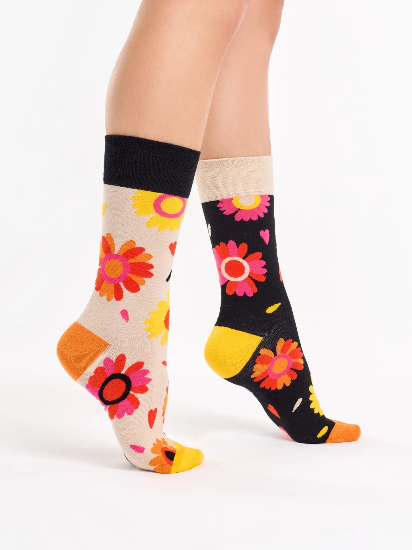 regular-socks-loves-me-loves-me-not-02-73/735f91c6073496a367668dcb0efcd0f441d994a8