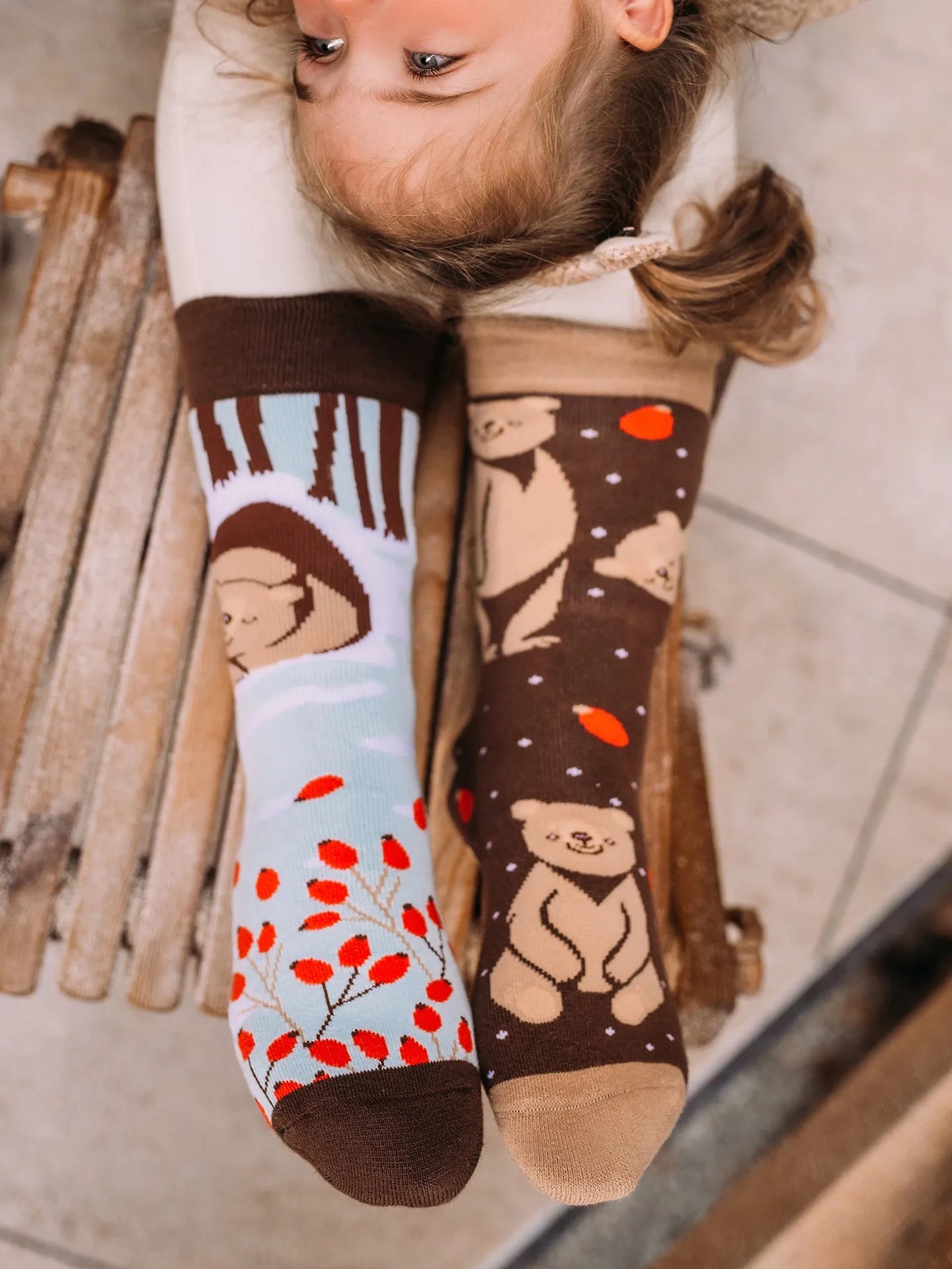 warm-socks-bear-in-winter-1-61/617f438c3f9e67b040f3ce45b192792524e510fe