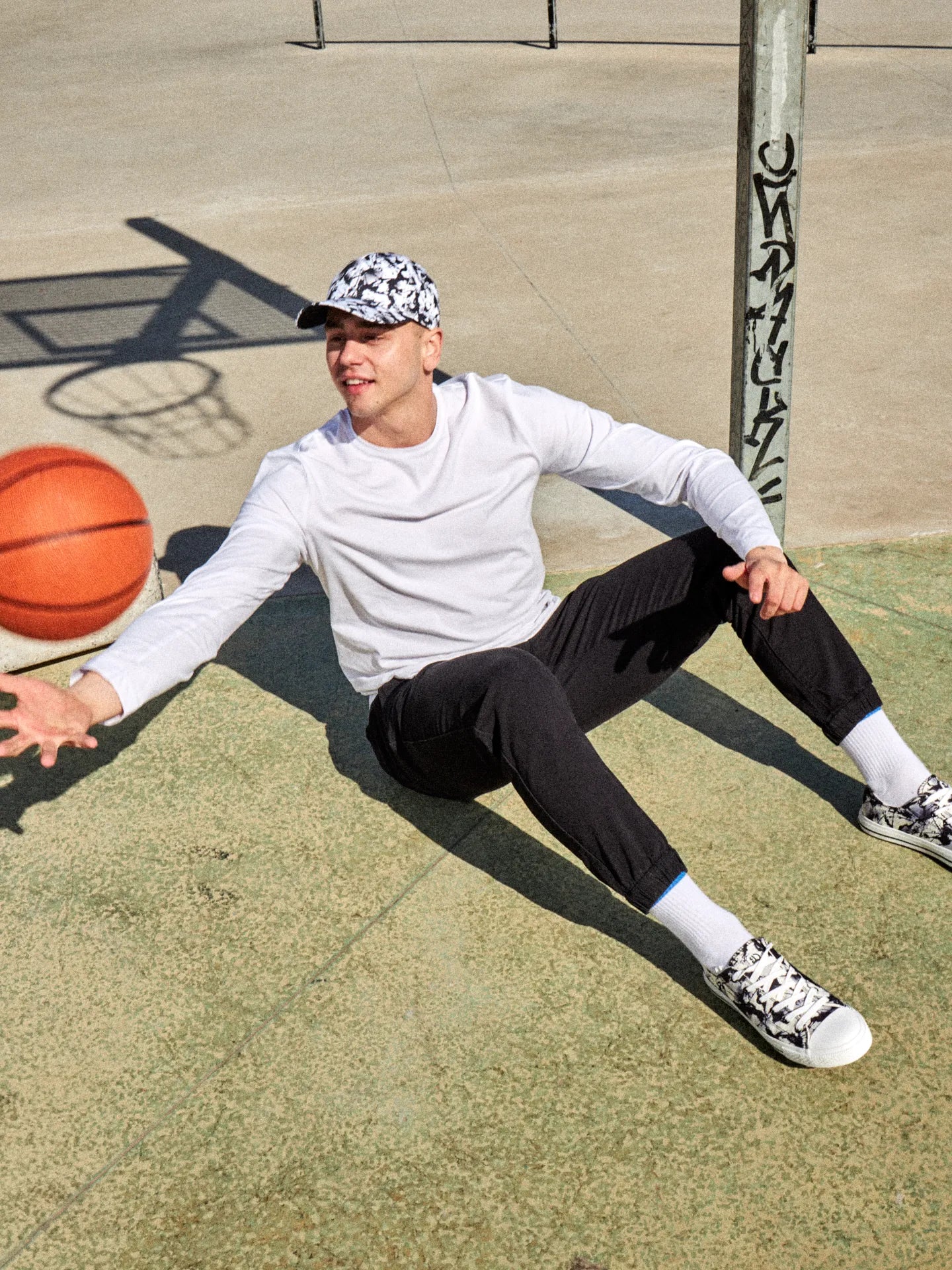 cap-black-white-stains-e3/e3f2a152e08eeaf29b0c8e25e0c3b5a687938b1e