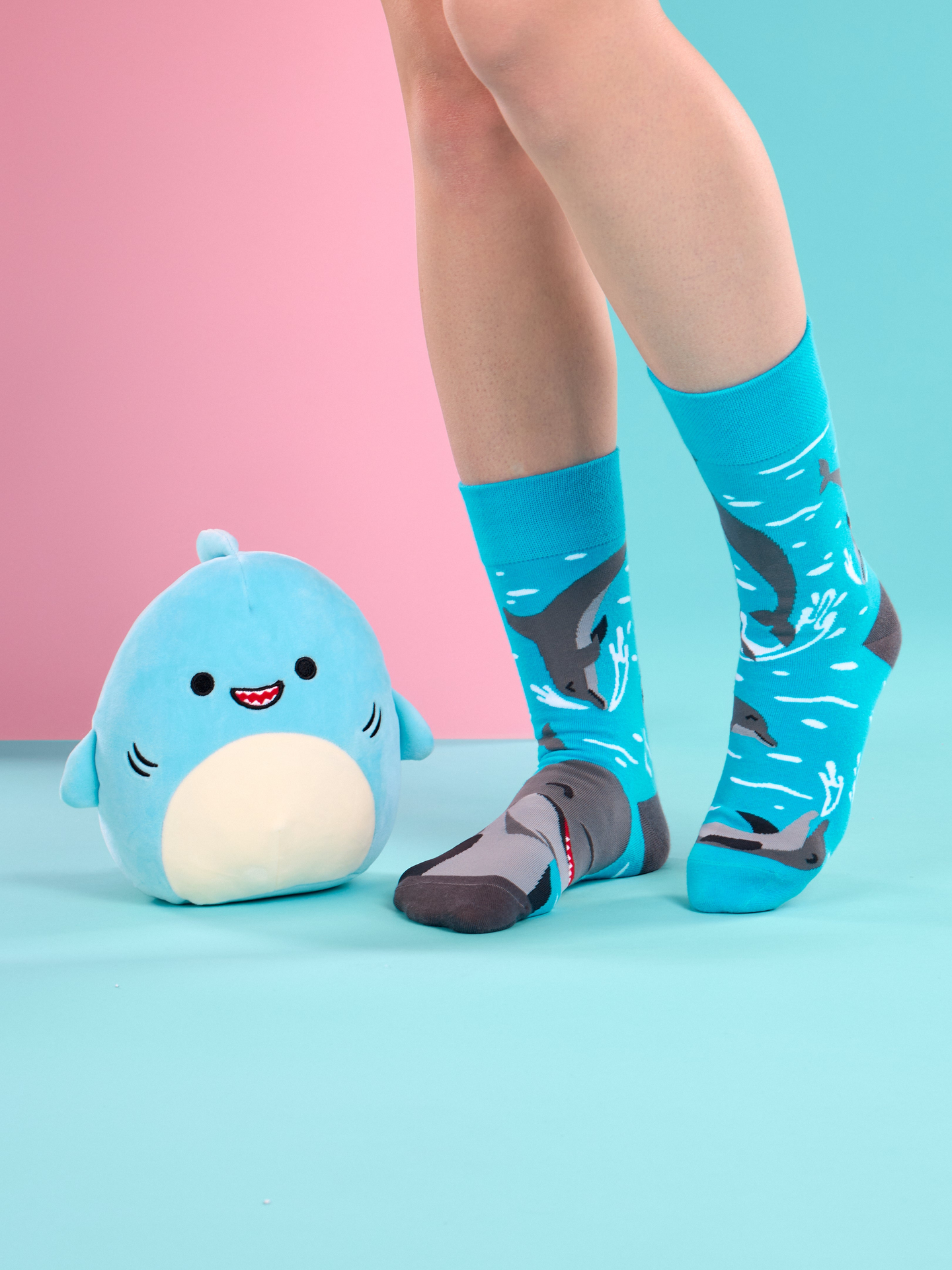 regular-socks-dolphins-61/611c37fedd0c4d3c308badacf4b26f84073aa322