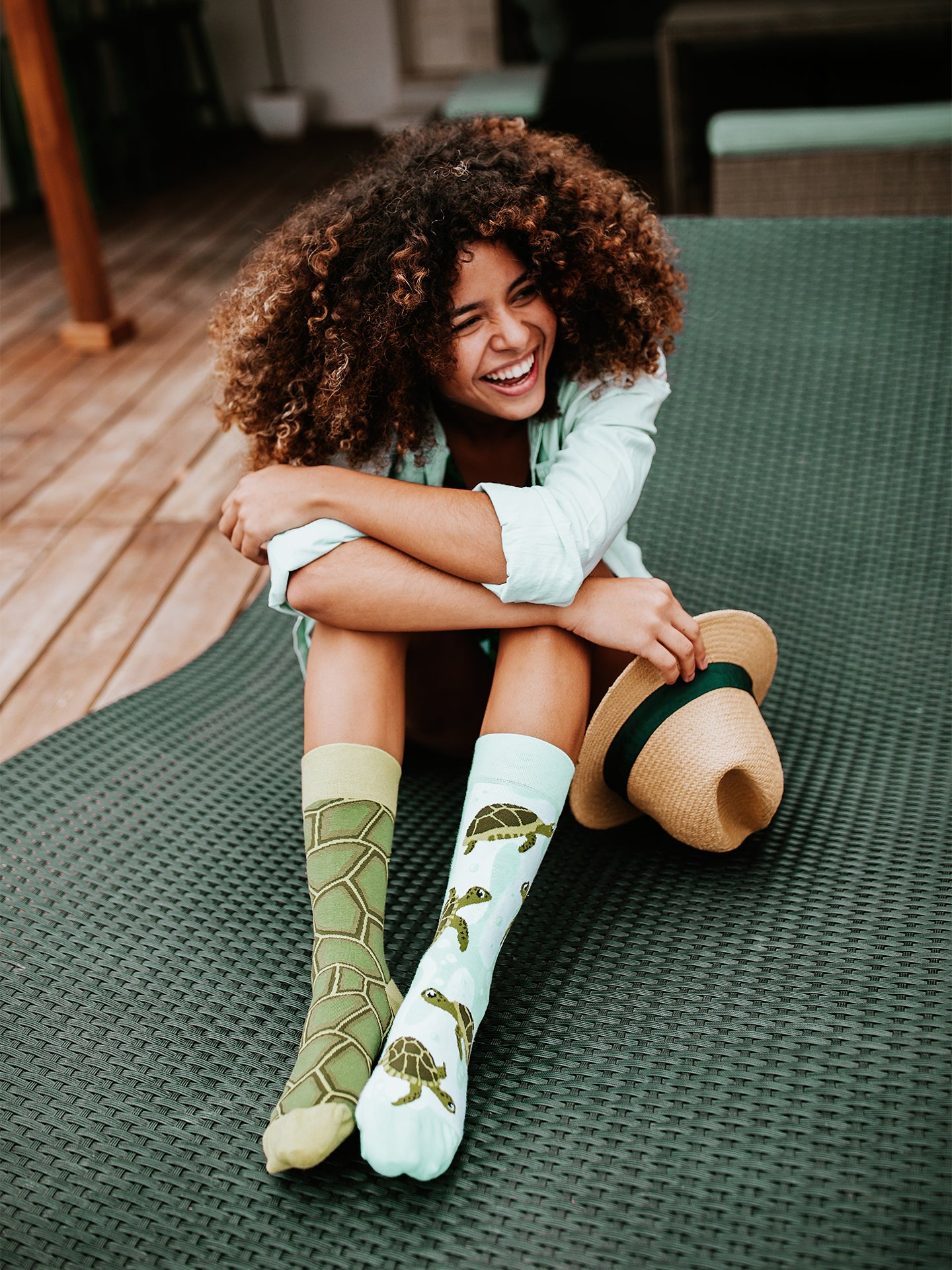 regular-socks-sea-turtles-02-ef/efcef9b6b0d3adec7f5752d5d21d845480334d79