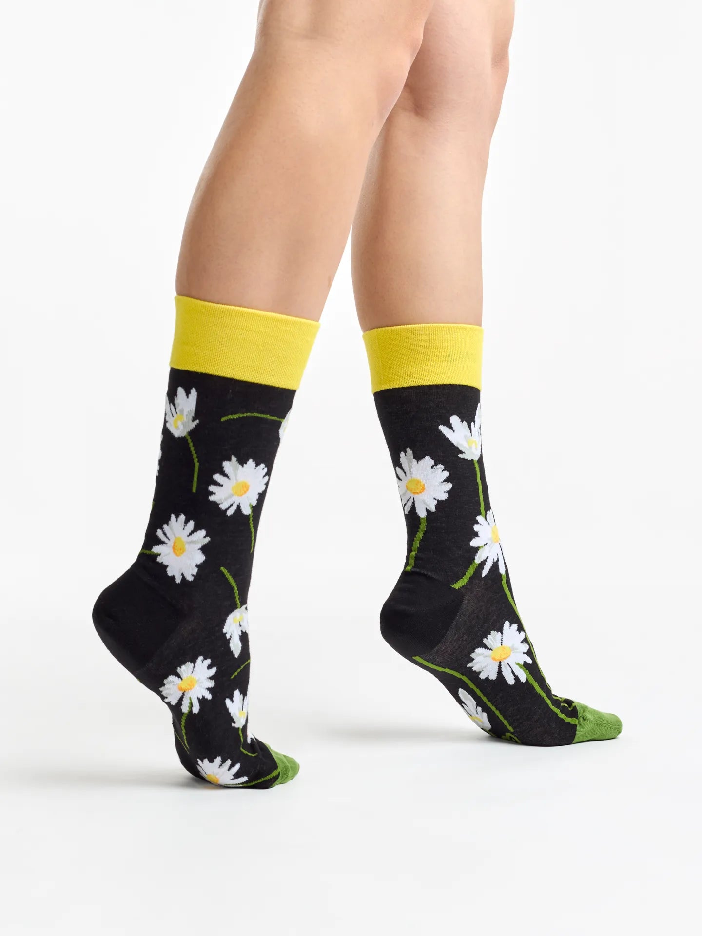 regular-socks-daisies-at-night-02-98/986e7854389d3ac6b1308491b012ec2edfb80a71