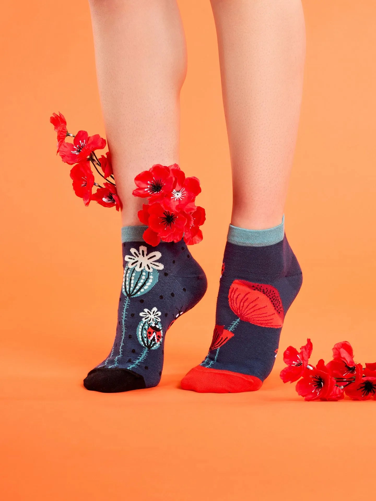 ankle-socks-ladybugs-poppy-flowers-02-84/84f332b3cd851eb3895084007428699440dc3268