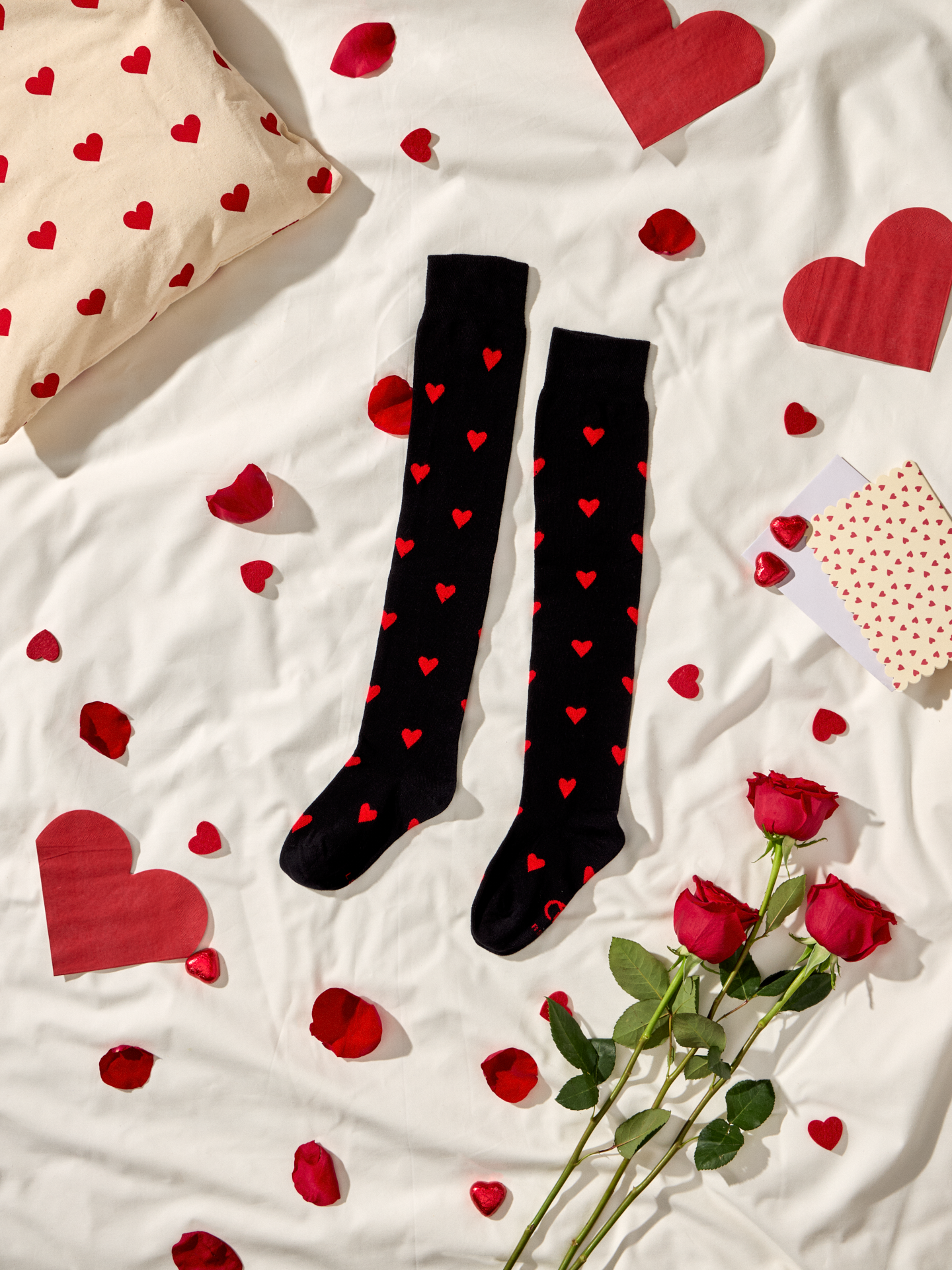 over-the-knee-socks-red-hearts-3a/3ae1e8a2be79a9367205fc72eedbf773fe154307