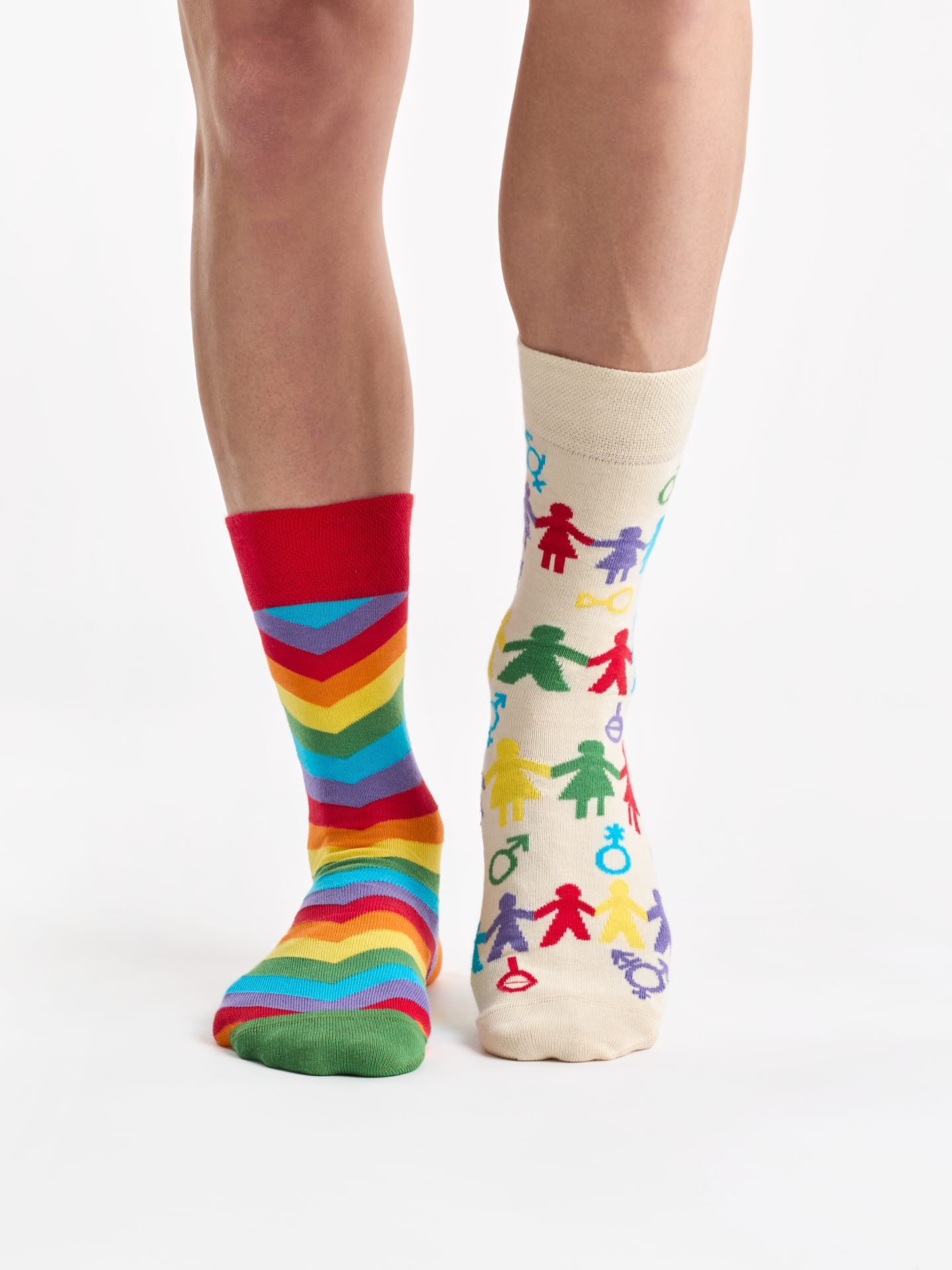 regular-socks-love-unites-2c/2c3055d0ff58954126c7f73a59ae4ca3551b950b