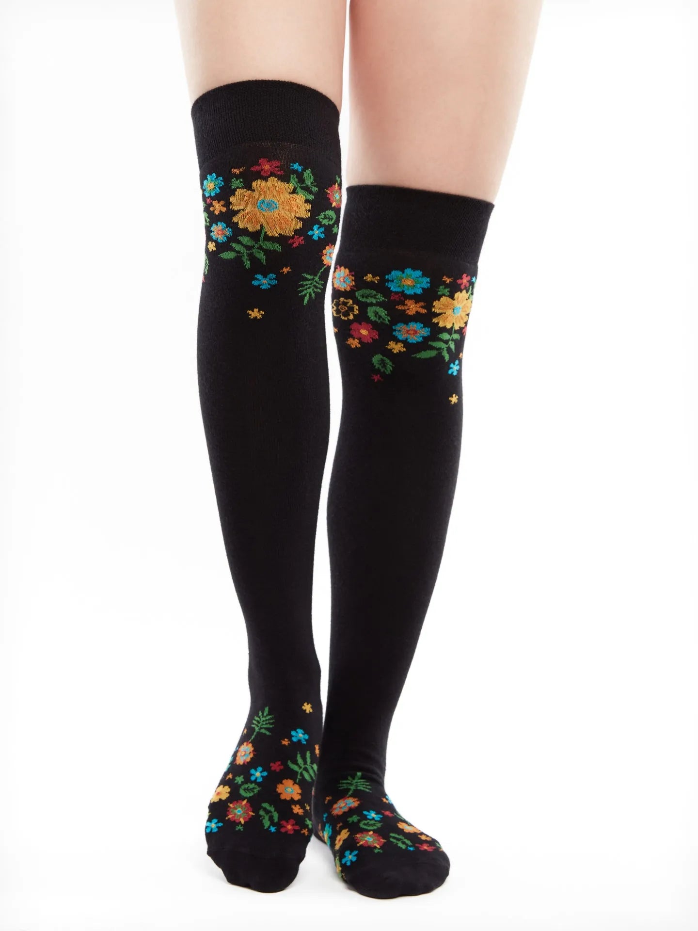 over-the-knee-socks-flowers-04/0404cd18afcc565ad753db542833942303109dd7