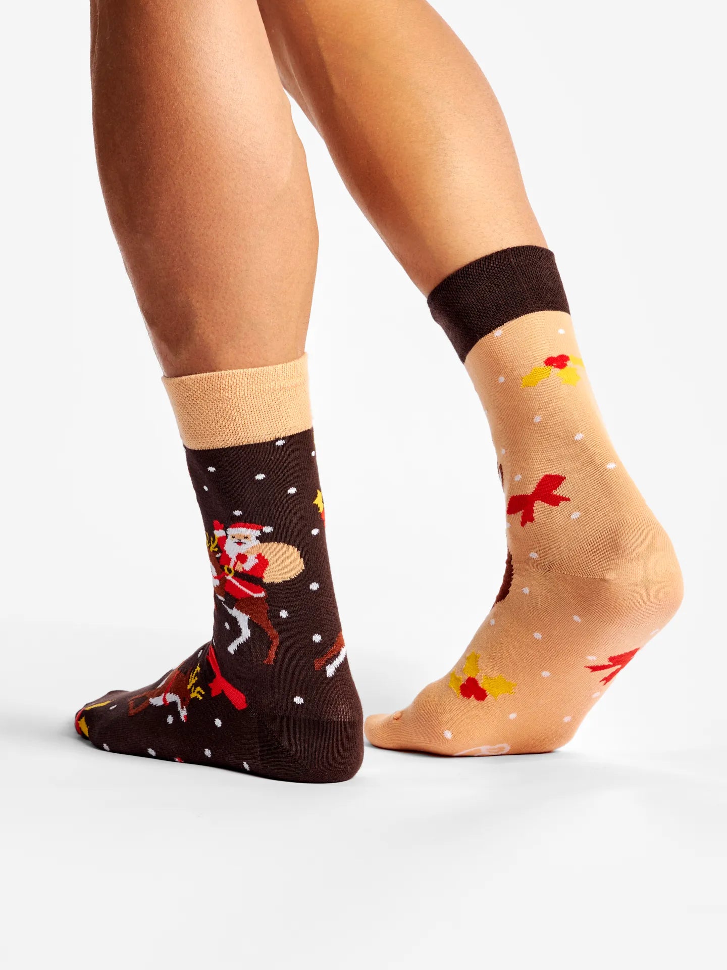 regular-socks-reindeer-santa-42/427cf8a2cd527410904f6b8012a80355bd49539a