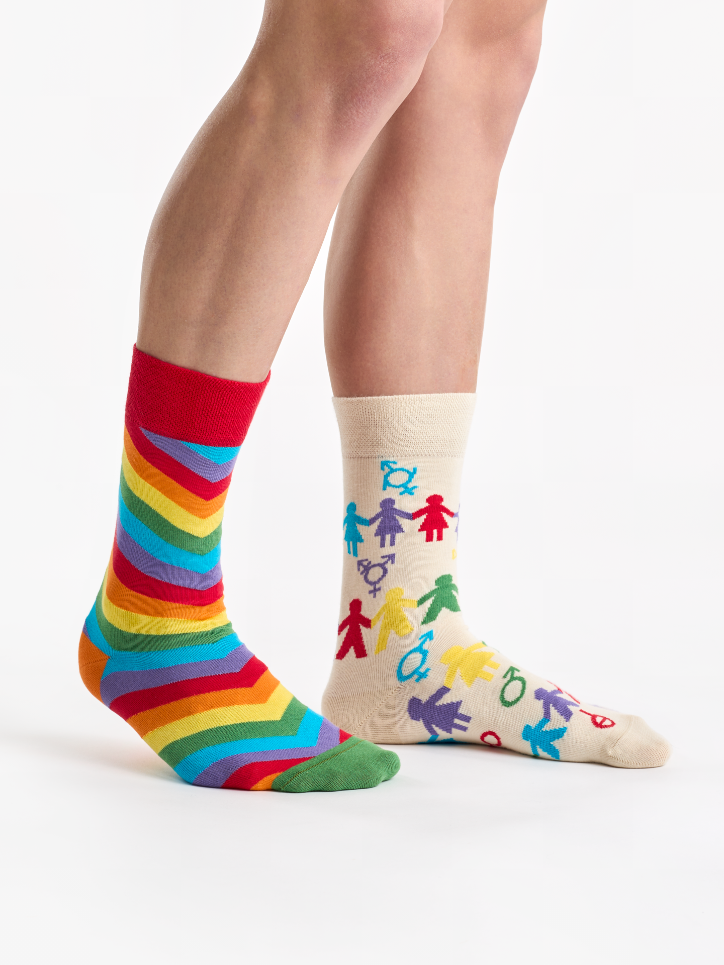 regular-socks-love-unites-b9/b9c19f173548267c20d289f603fd40bb6c302ad5
