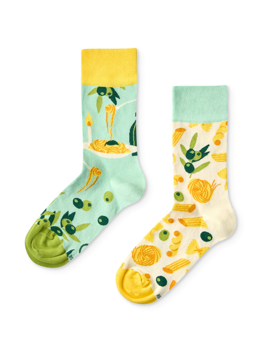 regular-socks-italian-dinner-02-5f/5f390264f18008cb02576f9b4dbac8e183363feb