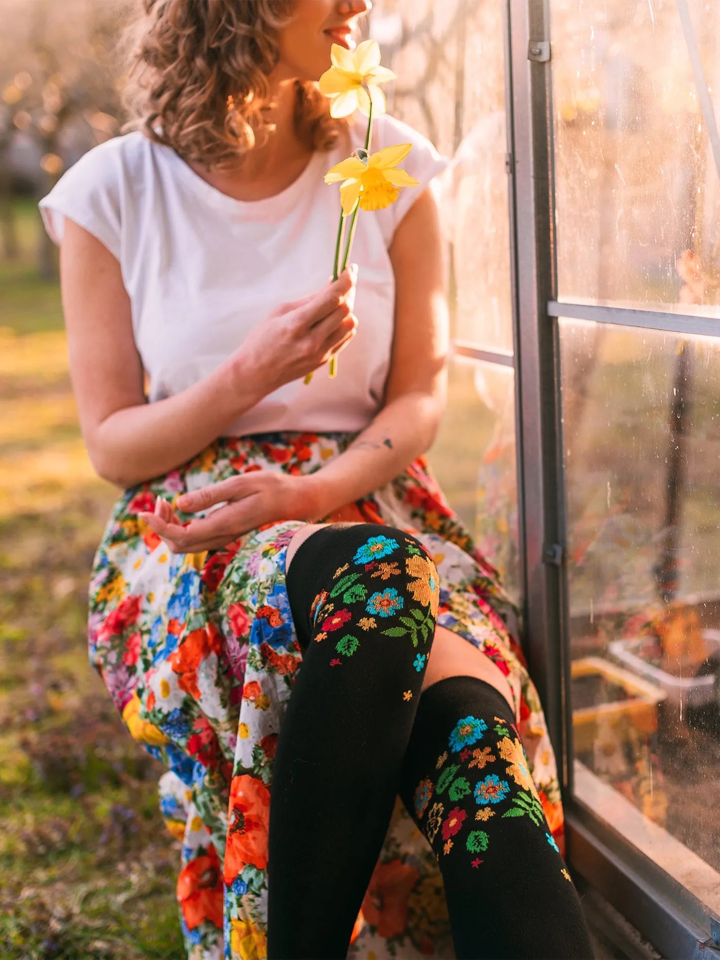 over-the-knee-socks-flowers-5b/5b5bba25f2570ff9346eb8991c8345ae3b94fdb6