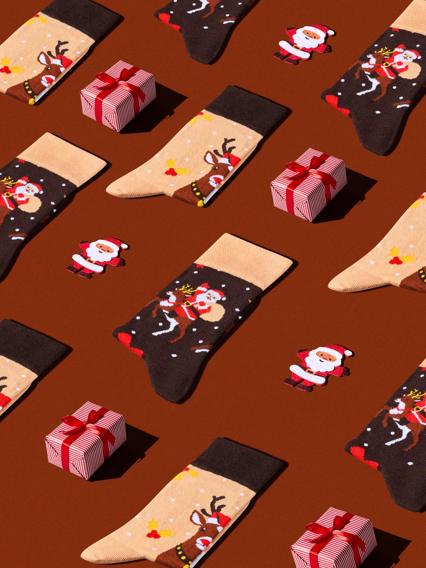 regular-socks-reindeer-santa-7c/7c135daaeb25e24e961a0ee259a226fc59c85b8c