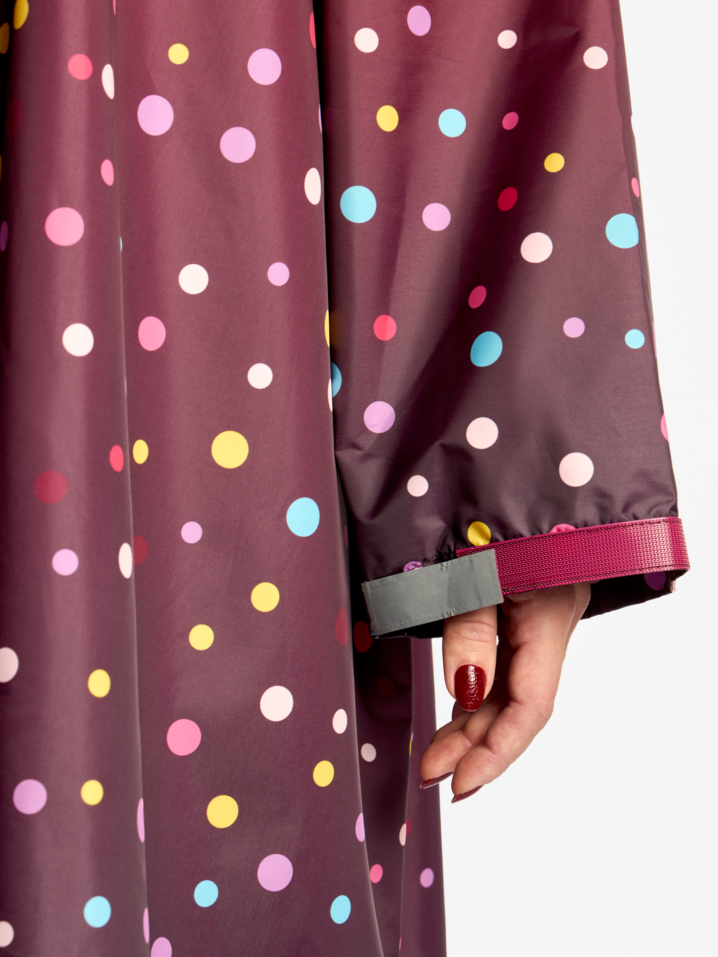 raincoat-burgundy-dots-9a/9afafb2b70d0eee1b42117b91933c94d900f2769