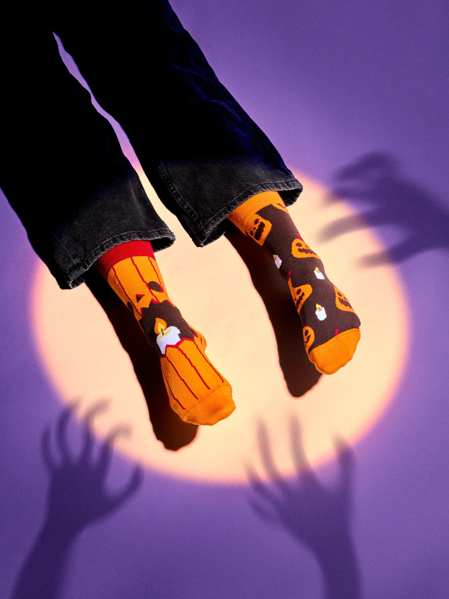 regular-socks-pumpkin-candles-e6/e6bf90f47e6b95c1ea8ea192950eb66800928b23