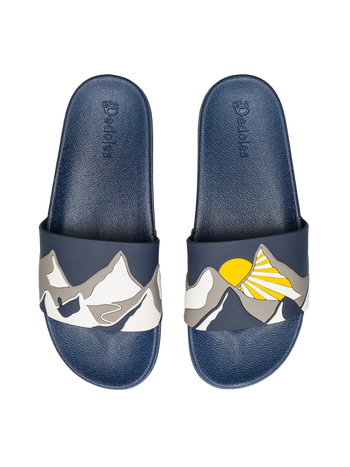 Chanclas alegres Puesta de sol en la montaña