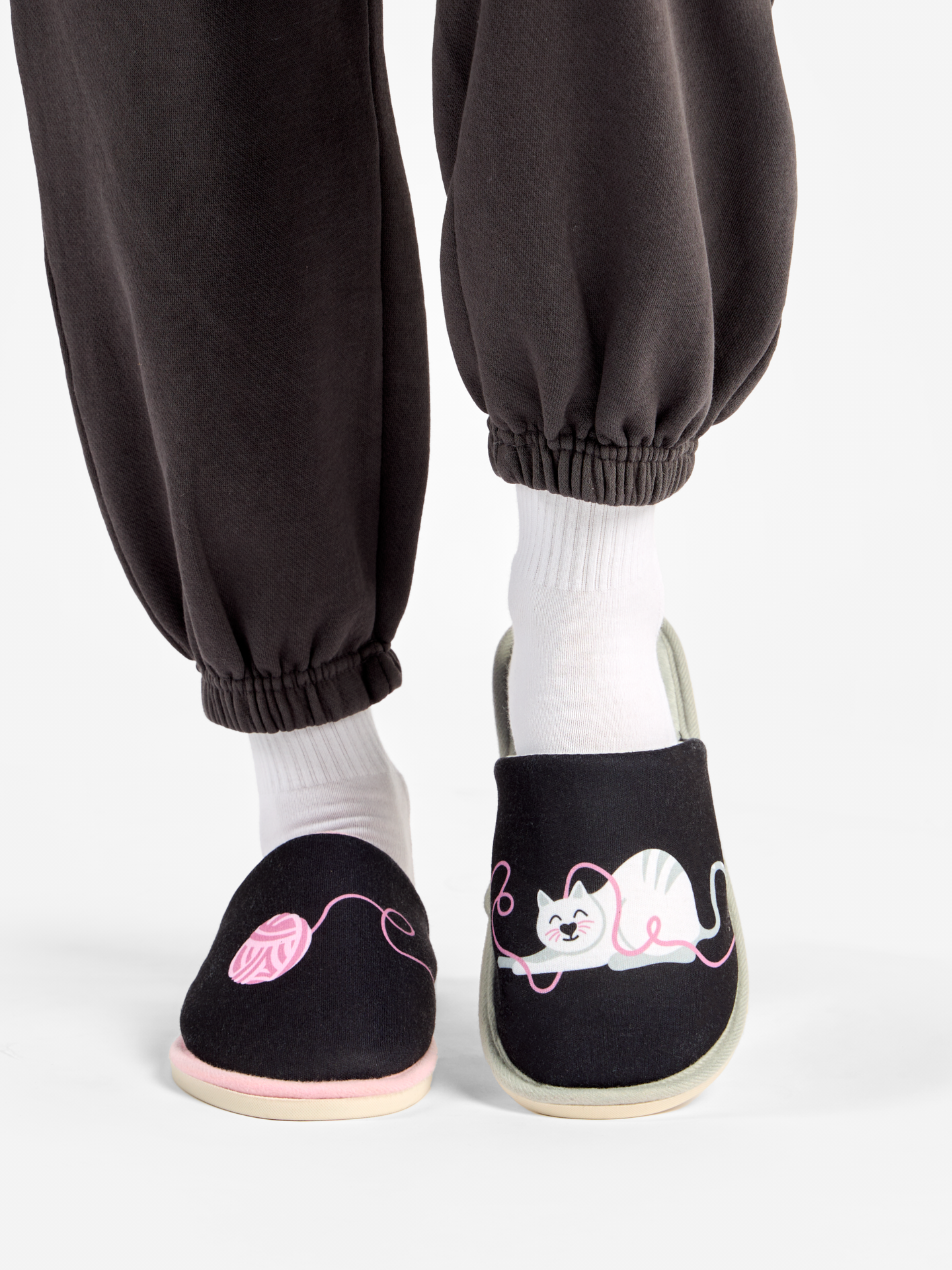 slippers-cat-ball-75/75354afda0132eb01133056c5377926936a22d7c