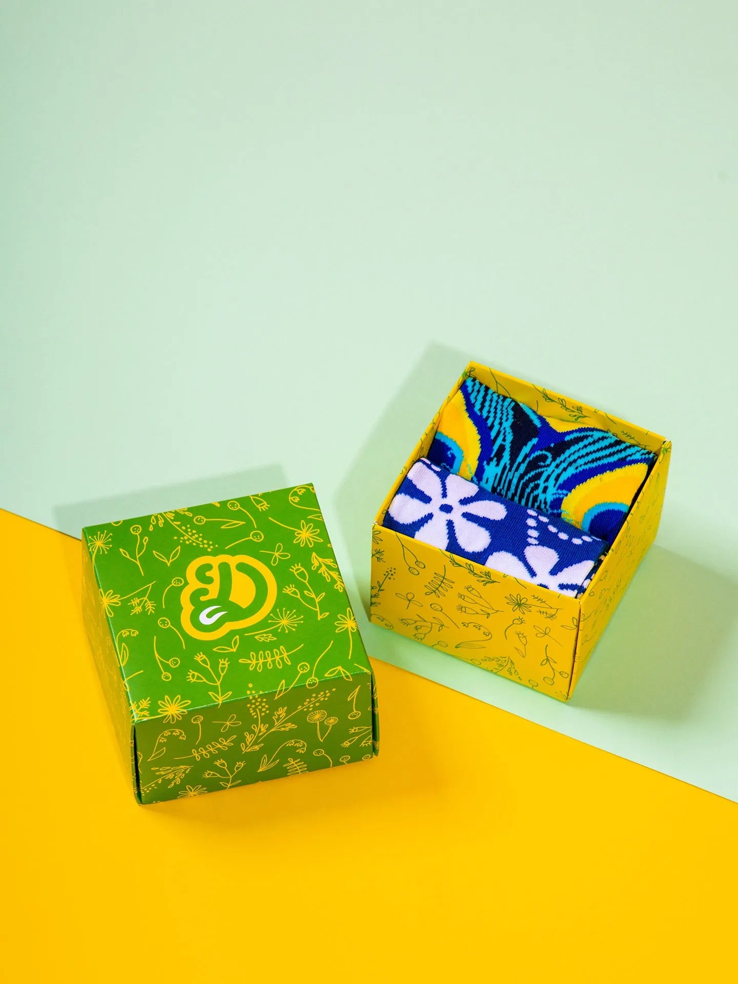 square-gift-box-spring-flowers-21/2166ee3514a292b60c48d23283801eb2f4bfdcb5