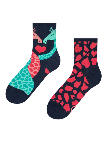 crew-socks-giraffes-on-a-date-26/264283652c0a4fb192cfe0eba2931d04bd77a913