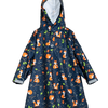 Impermeable infantil alegre Zorro en la naturaleza