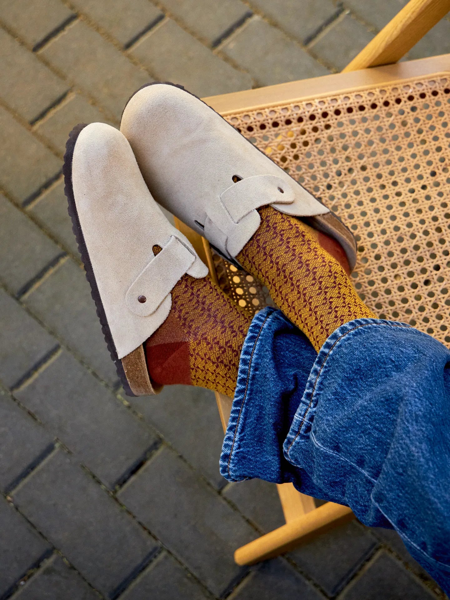 burgundy-yellow-jacquard-socks-6f/6fc385e1288f7e6eaf4df5c4173e915ecf613d3f