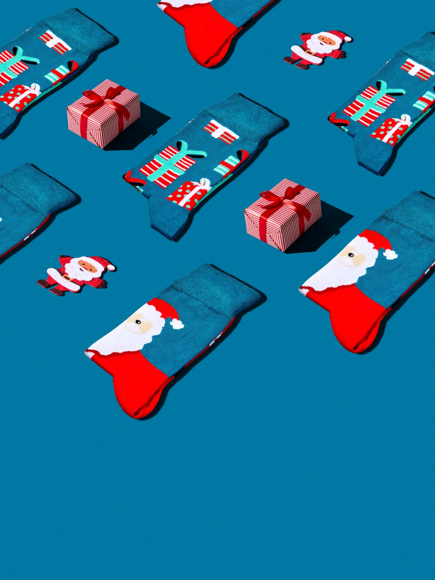 regular-socks-santa-presents-36/36c4a62233045af57850985cc076efdd84e31f8a