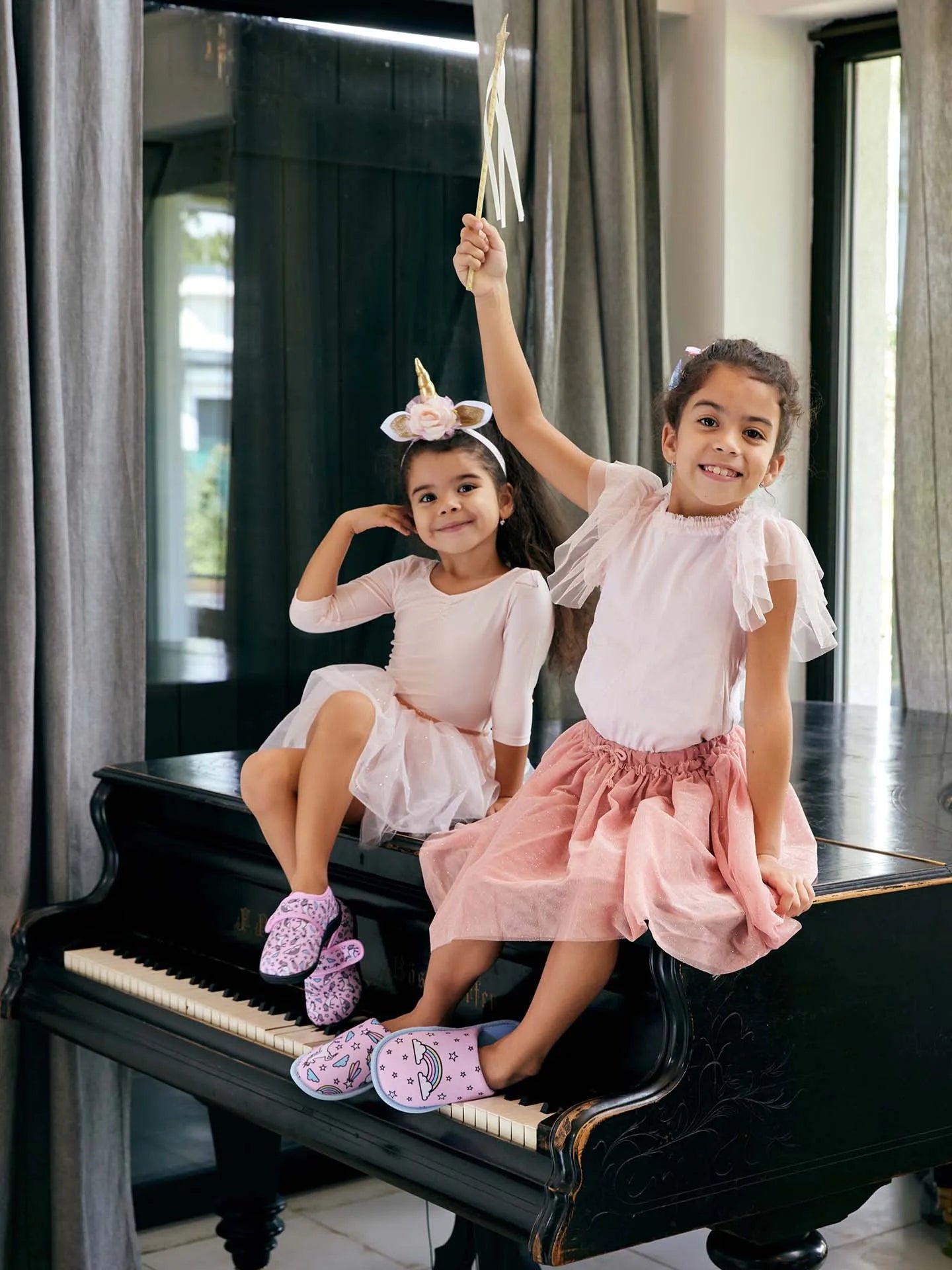 kids-velcro-slippers-rainbow-unicorn-3f/3f134a33d1047289fc76b408b03f02b5bc10cea9