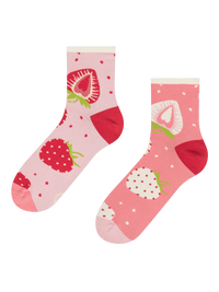 crew-socks-sweet-strawberries-02-77/77ffcea8daba0cf4d3e49149c22e7b6c0c815e2c