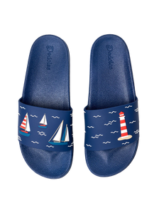 Chanclas alegres Veleros en el mar