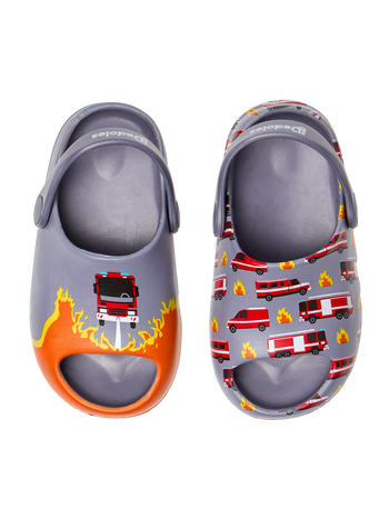 Zuecos chunky infantiles alegres Bomberos en acción