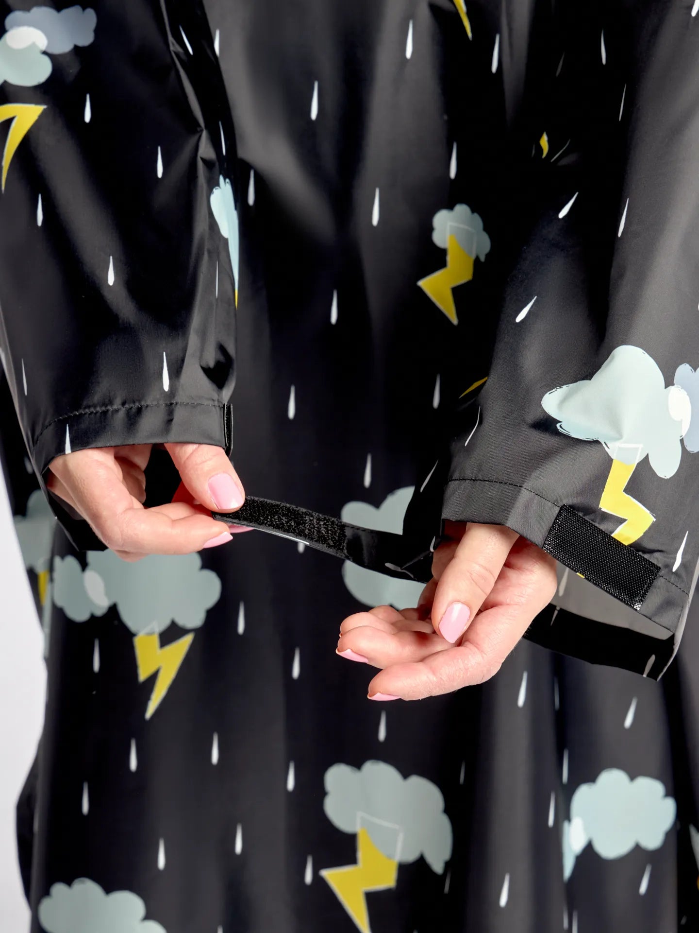 raincoat-storm-7e/7ebe3f68d24489eebcaf6a03899e14dc9c8a438c