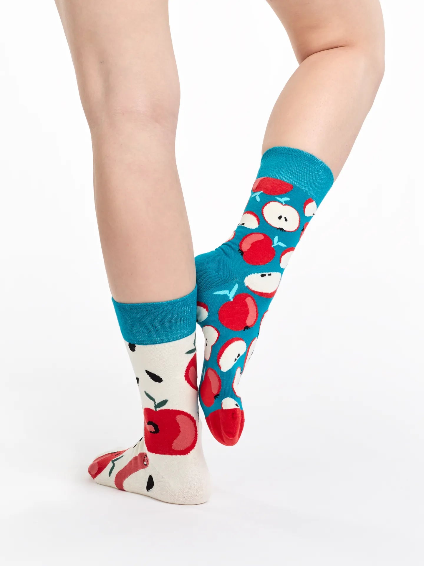 regular-socks-red-apple-02-86/86c417b300171fbe34893eaa253b8298f83c6ad1