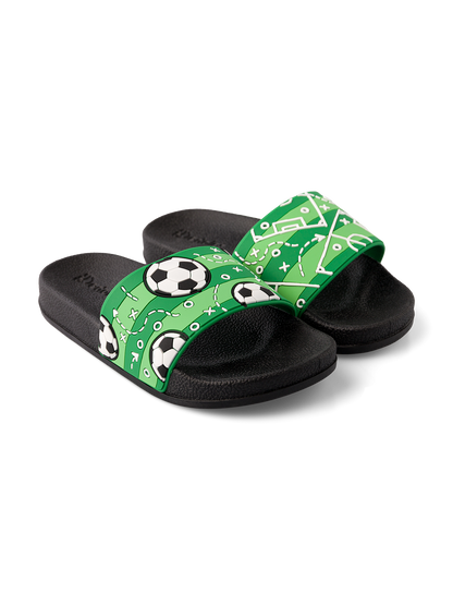 Chanclas infantiles alegres Campo de futbol