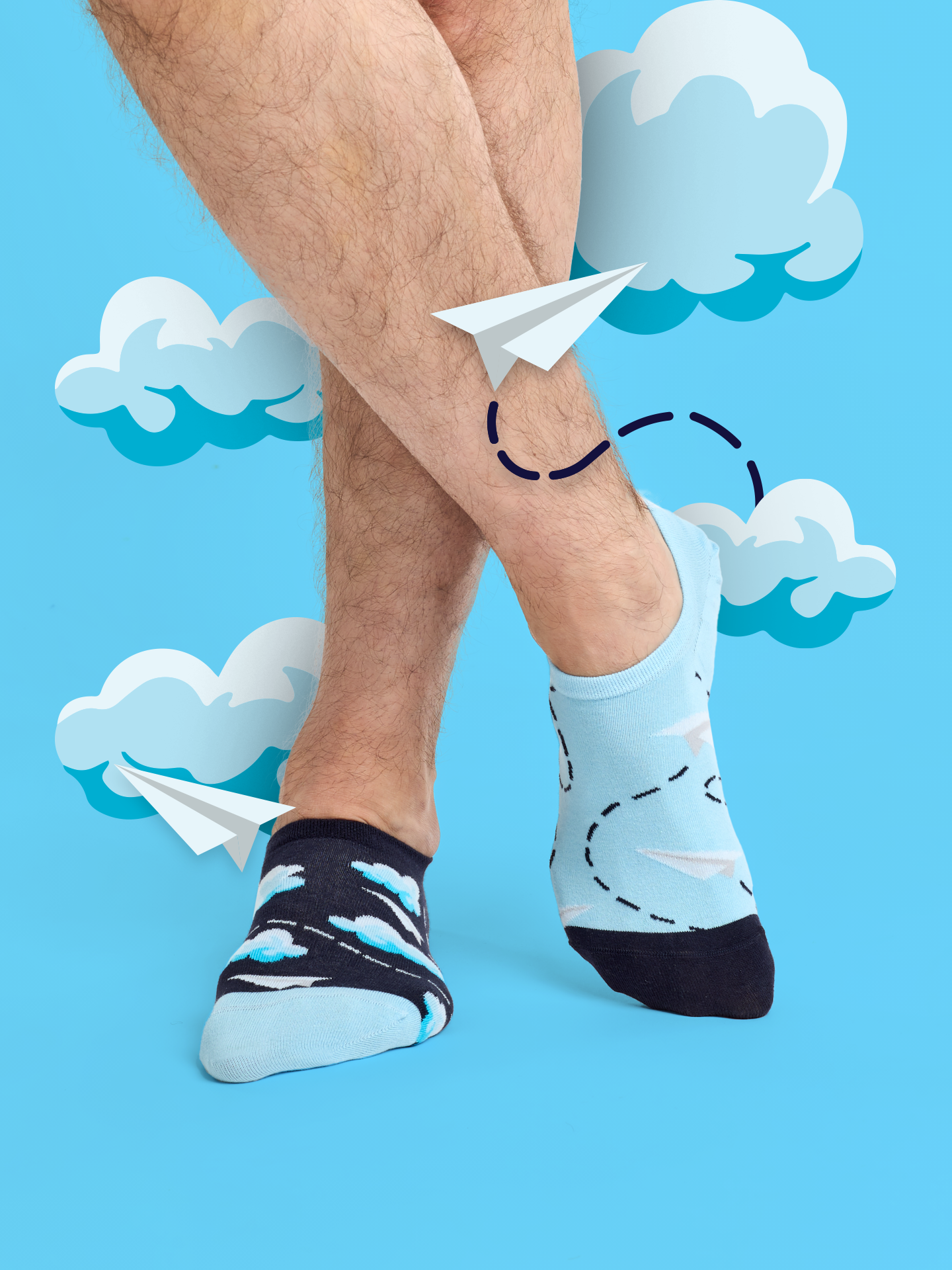 Calcetines sneakers alegres Nubes y aviones de papel