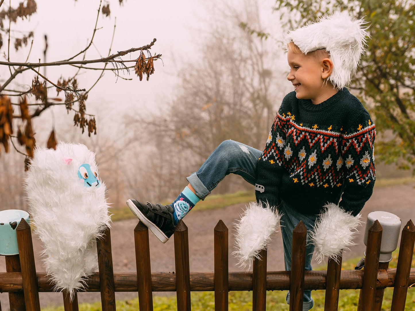 Calcetines infantiles alegres de inverno Yeti del bosque