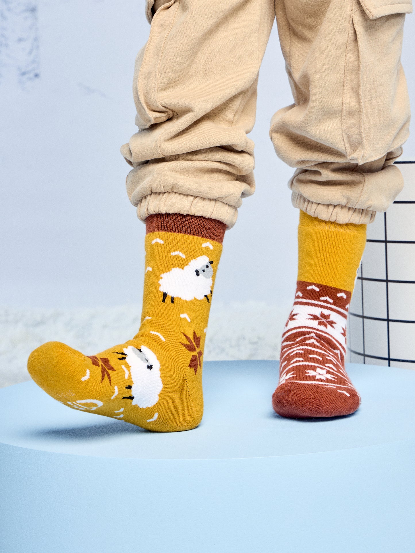 Calcetines infantiles alegres de inverno Ovejas con sudadera