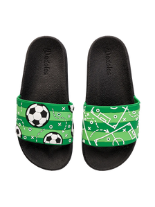 Chanclas infantiles alegres Campo de futbol
