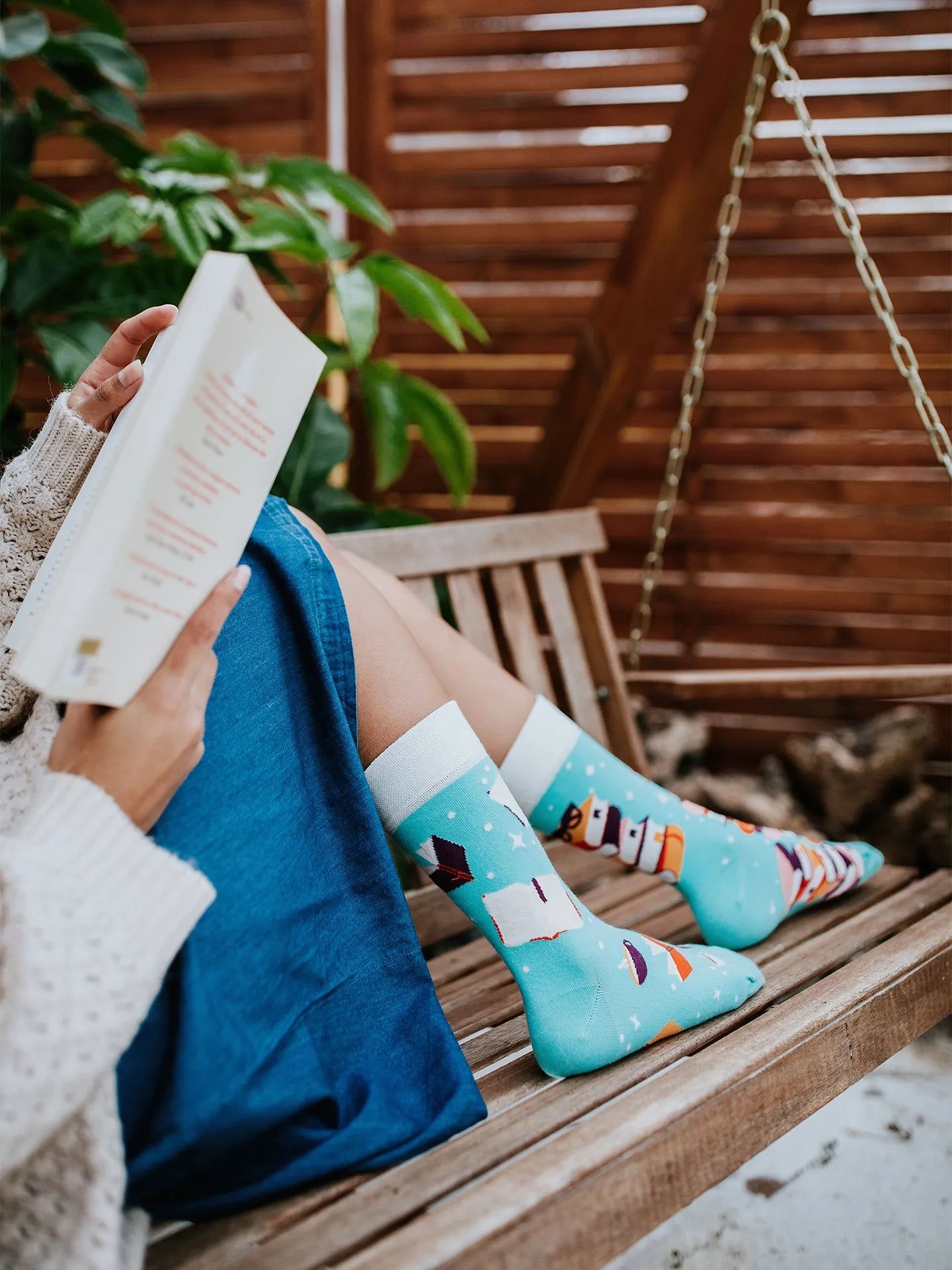 regular-socks-magic-books-02-c4/c445414eda3ea109c274db33a443e2dd6cf9c2df