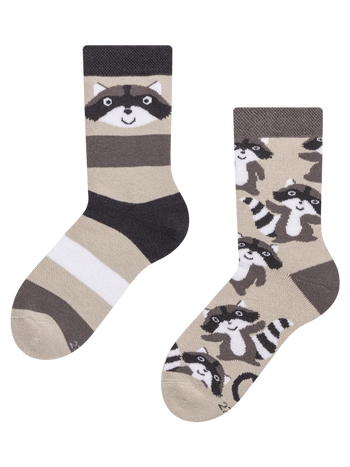 Calcetines infantiles alegres de inverno Mapache feliz