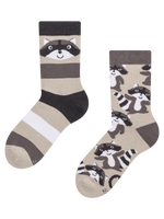 Calcetines infantiles alegres de inverno Mapache feliz