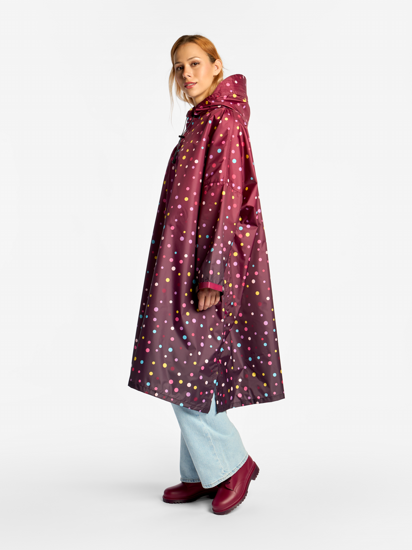 raincoat-burgundy-dots-54/54e799f3e30423432eb9fd79dc4867b39964cbd9