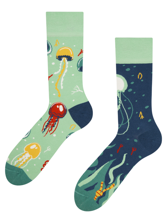regular-socks-floating-jellyfish-02-b9/b9ae0d4d4307b76bd98a3fe56a77b56fa3cdb65f