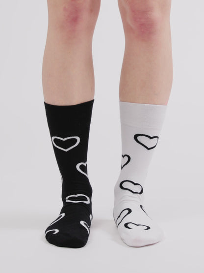 Calcetines alegres de bambú Corazones en blanco y negro